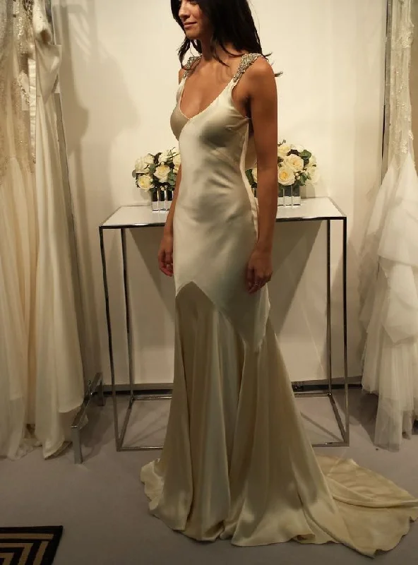 Stylish Outerwear Clothes For Women Ivory Long Satin Rhinestone Embellished Ball Gown Evening Dress Bridal Wedding Dress gh3032