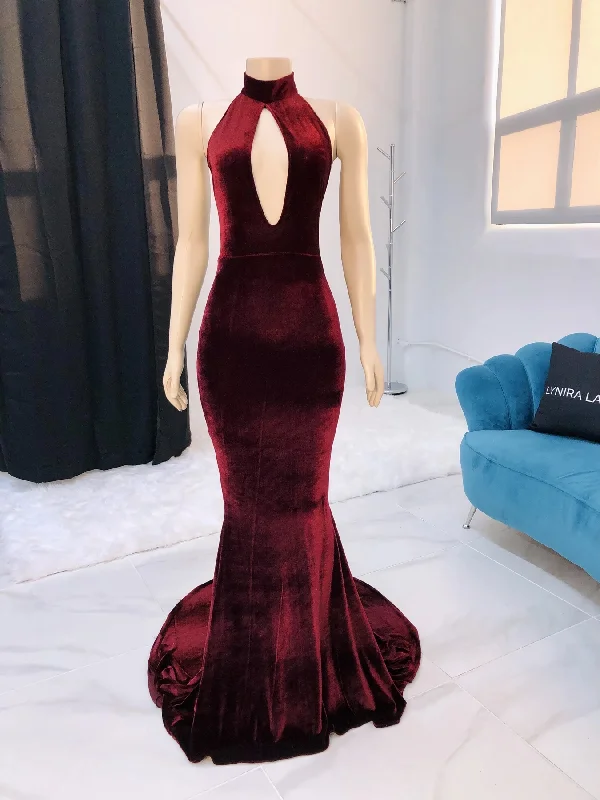 Women's Athletic Apparel Sexy Halter Burgundy Winter Wedding Guest Dresses Velvet Prom Dresses Sleeveless